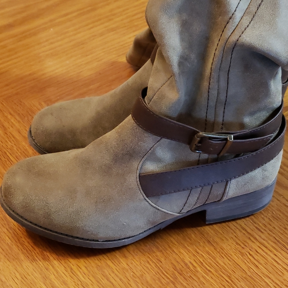 Suede texture boots. - Picture 4 of 5
